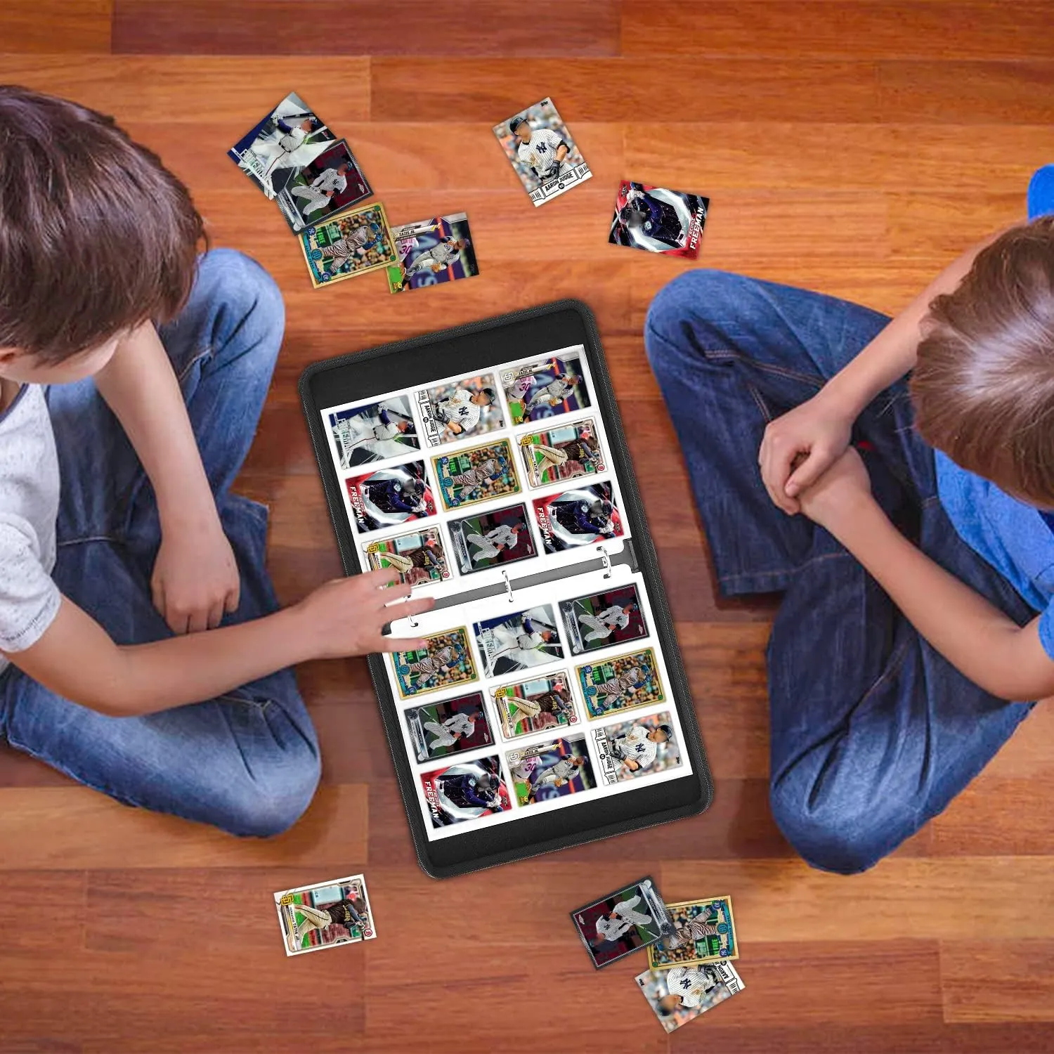 900 Pockets Soccer Card Binder, Soccer Trading Cards Display Case with Soccer Card Sleeves Card Holder Protectors Set for Soccer Cards, Sports Cards, Game Cards Collector Album