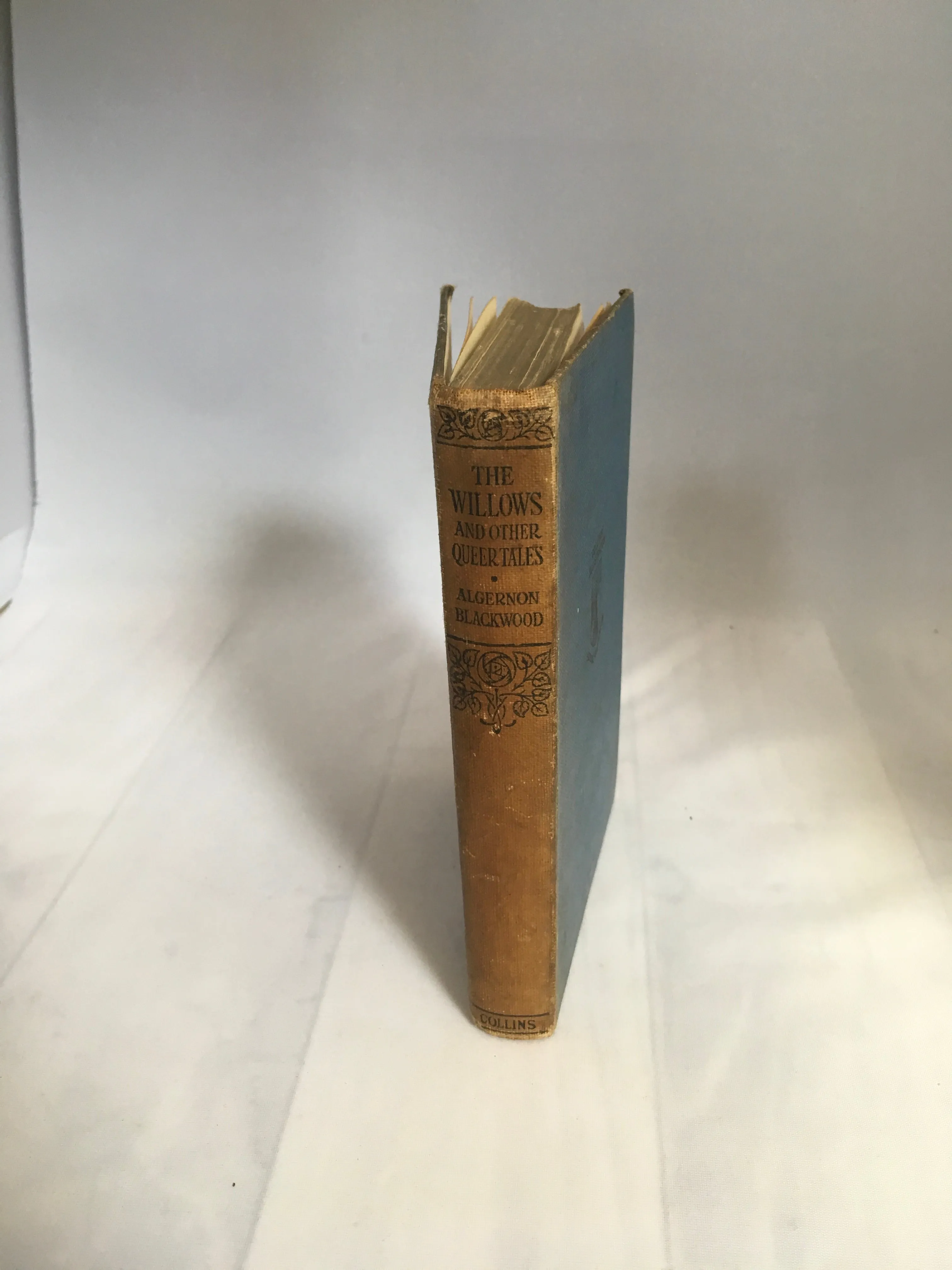 Algernon Blackwood - The Willows and other Queer Tales, Collins Illustrated School Classics 186, no date
