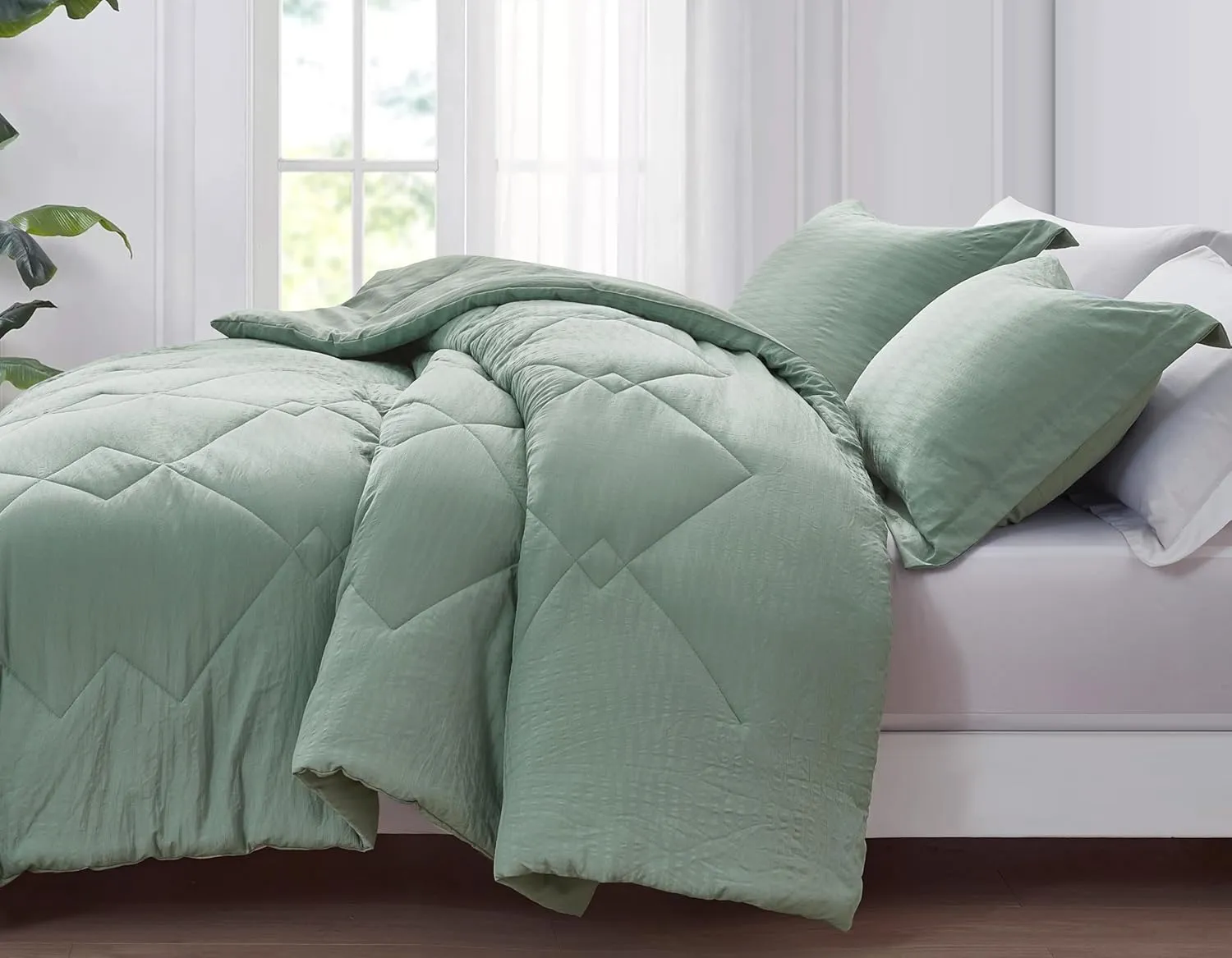 Chezmoi Collection Hugo 3-Piece Textured Thin Comforter Set - Lightweight Woven Design - Soft Microfiber Bedding for All Season, Queen, Sage Green