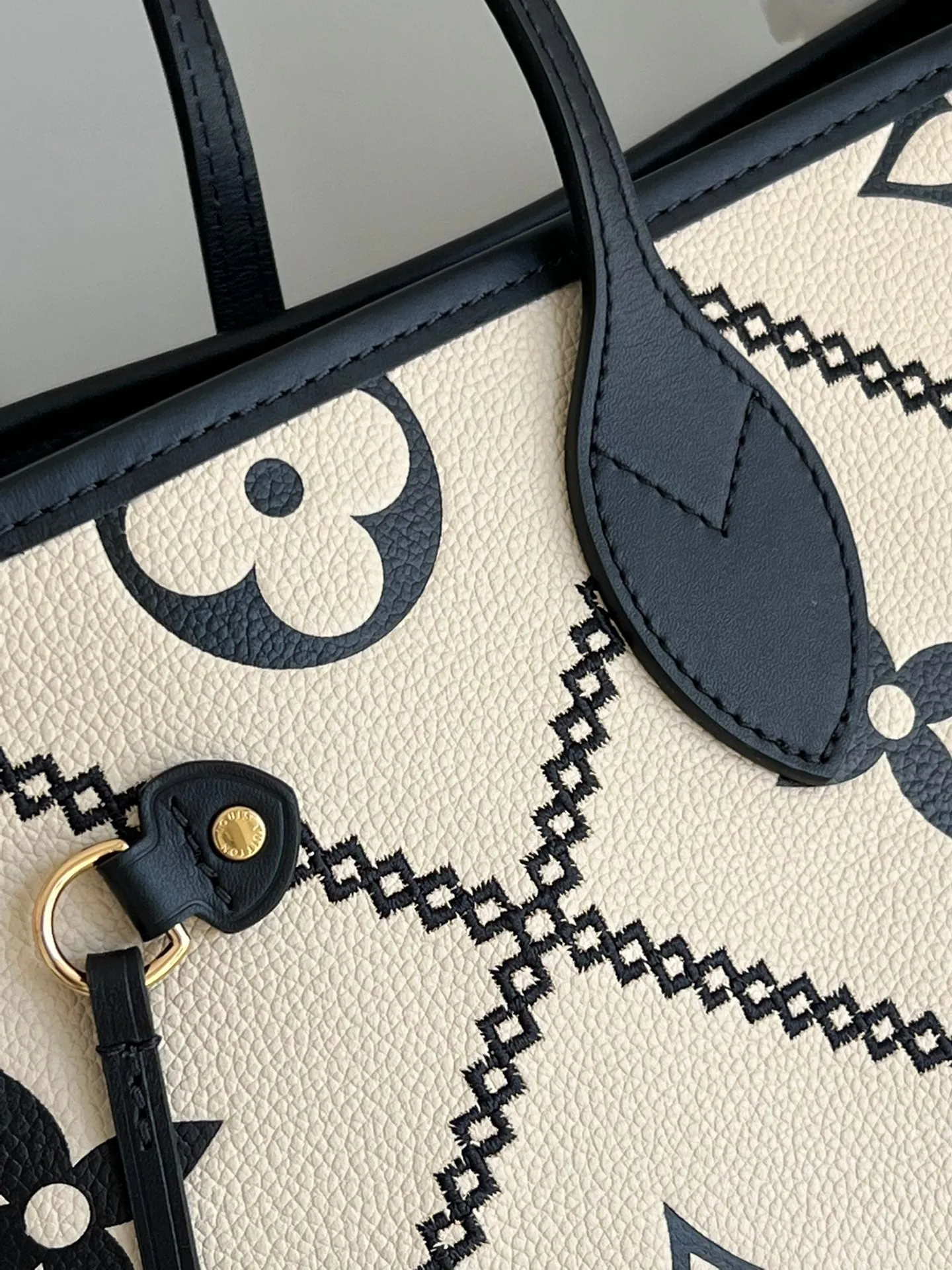 Louis Vuitton Neverfull MM Bag