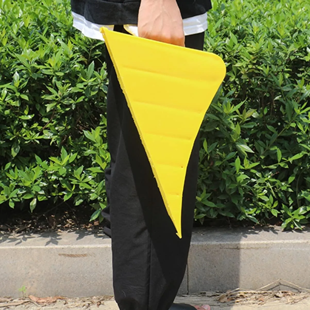 Luxshiny 1pc Plastic Slip Absorber Curb Duty Chock Stabilizers Heavy Practical Wedge Garage Parking Assist Wheel Blocks Car Stop Block Tire Blocks Car Tool Tire Stops Yellow