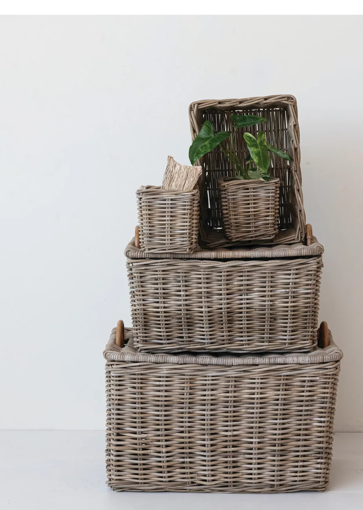 Rattan Trunk w/Handle Basket