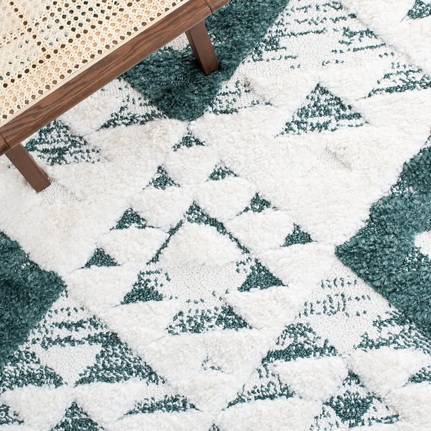 Safavieh Area Rug 8x10 - Moroccan Tassel Shag Collection - Large - Green & Ivory, Boho Design, Non-Shedding & Easy Cleaning, Plush Pile, Ideal for Living Room, Bedroom, Dining Space (MTS688Y)