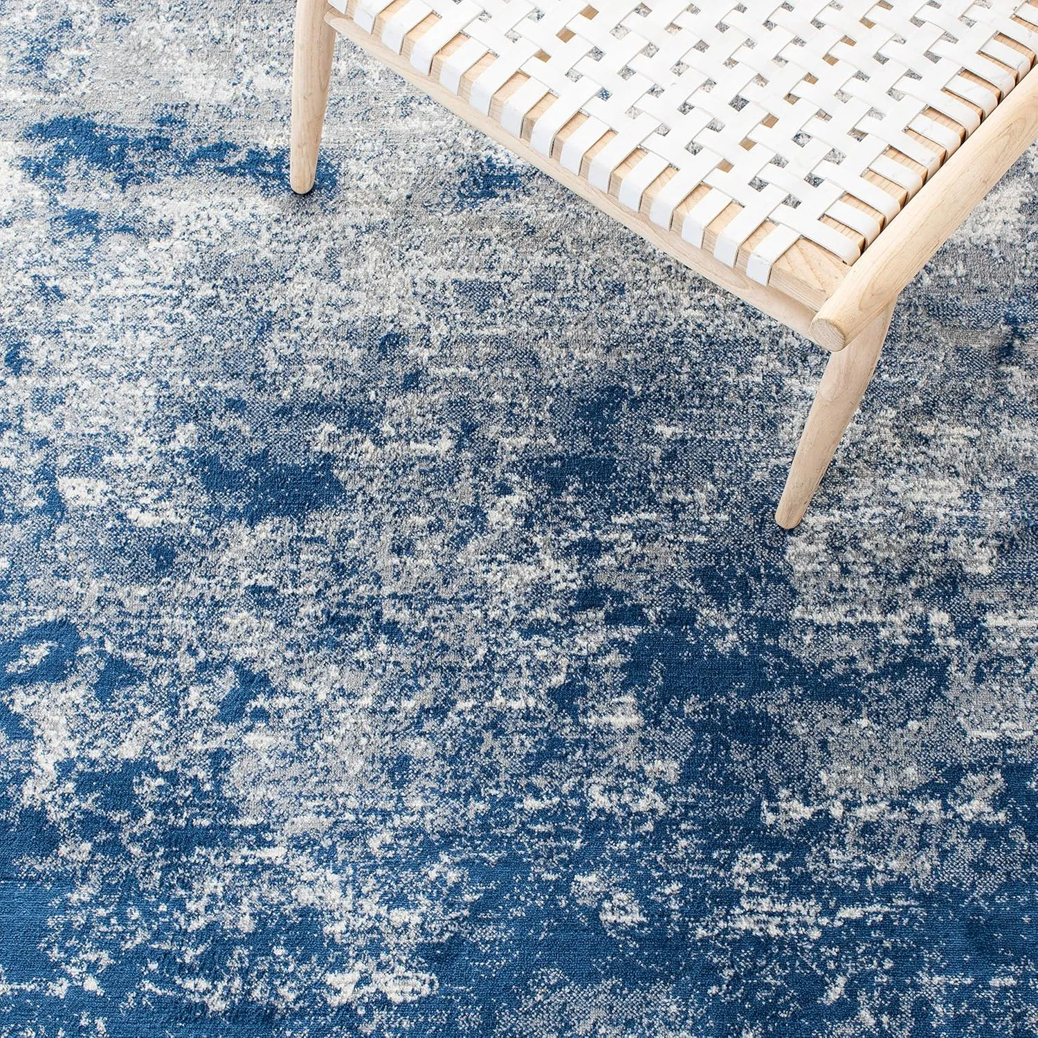 SAFAVIEH Brentwood Collection Area Rug - 9' Square, Grey & Navy, Modern Abstract Design, Non-Shedding & Easy Care, Ideal for High Traffic Areas in Living Room, Bedroom (BNT822G)