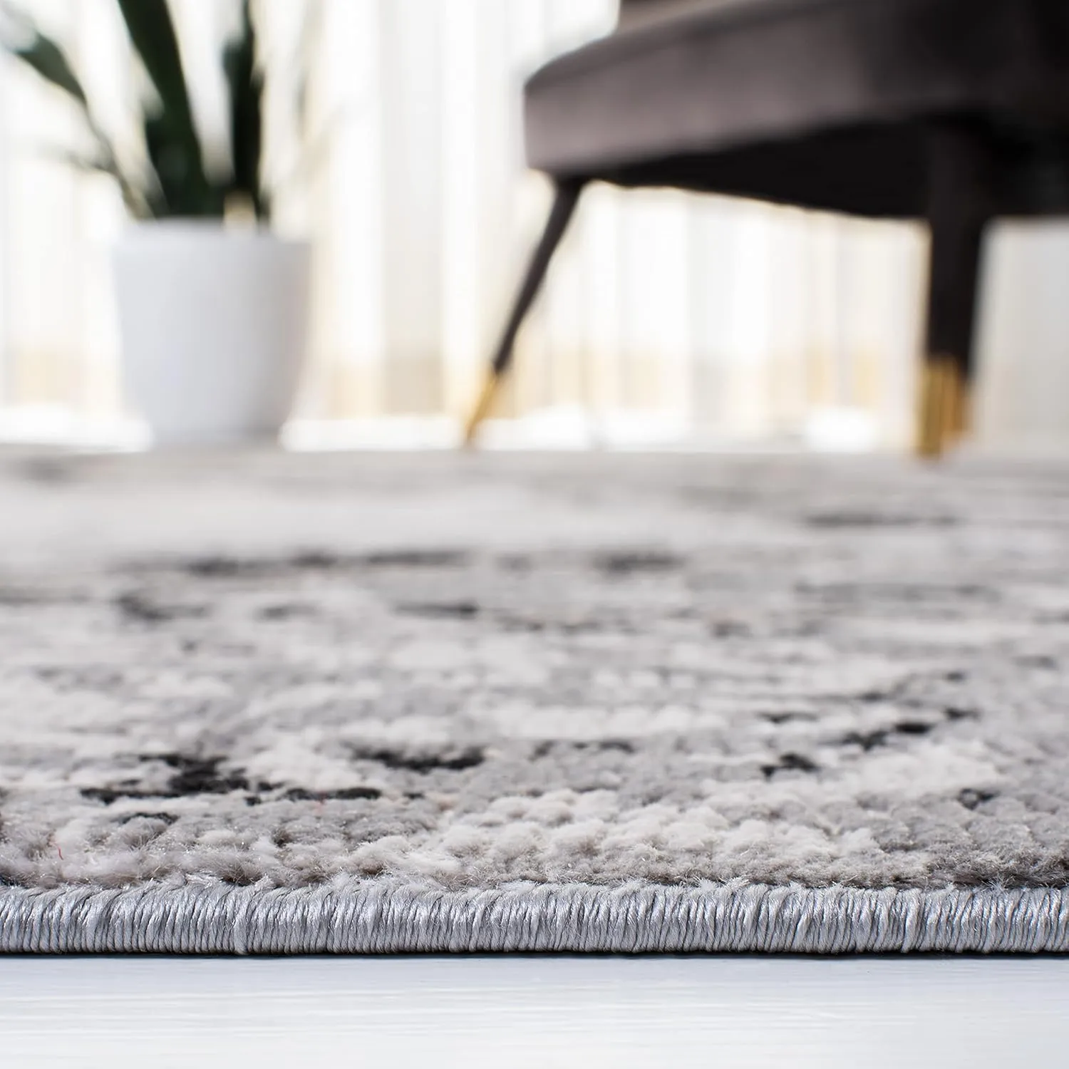 SAFAVIEH Invista Collection Area Rug - 5'3" x 7'6", Ivory & Grey, Modern Abstract Design, Non-Shedding & Easy Care, Ideal for High Traffic Areas in Living Room, Bedroom (INV638A)