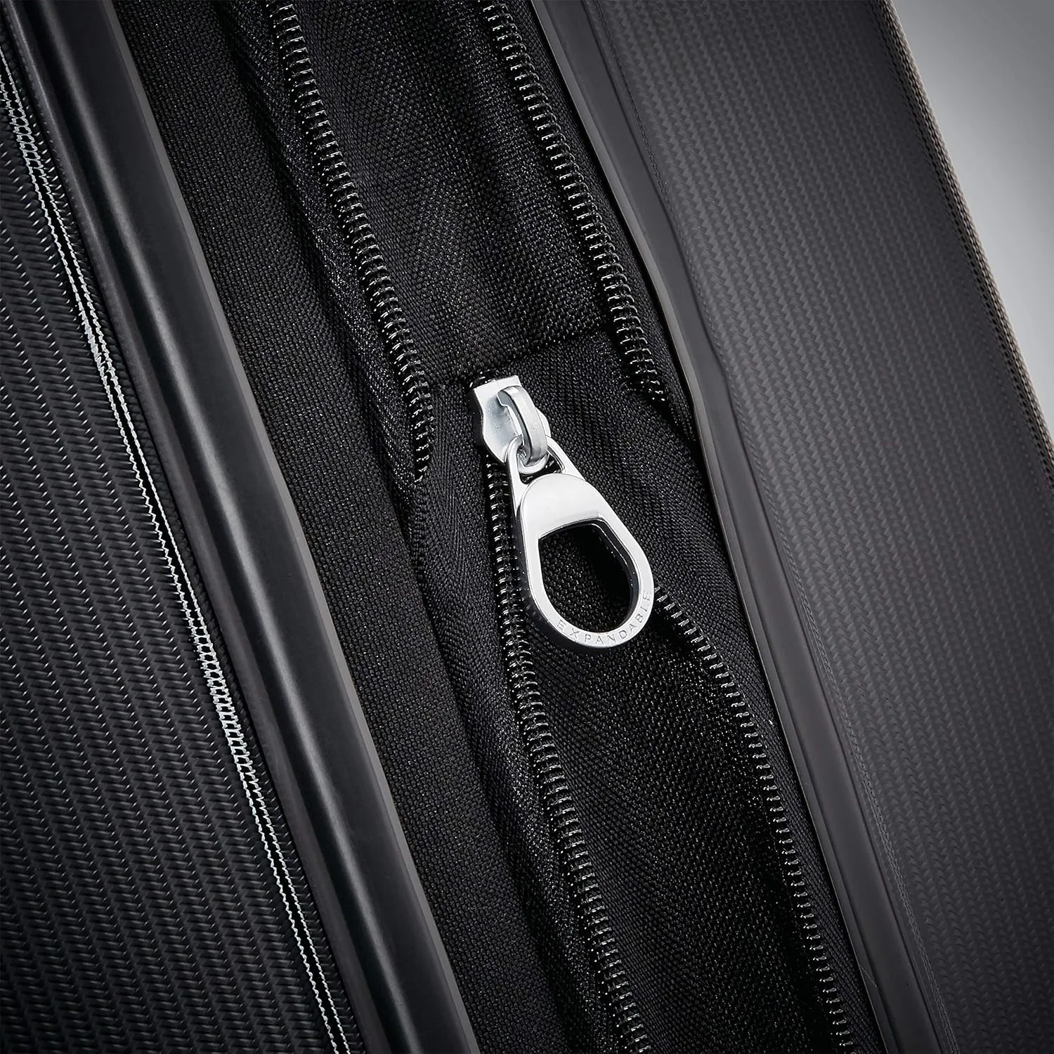 Samsonite Winfield 3 DLX Hardside Expandable Luggage with Spinners, Black, Checked-Medium 25-Inch