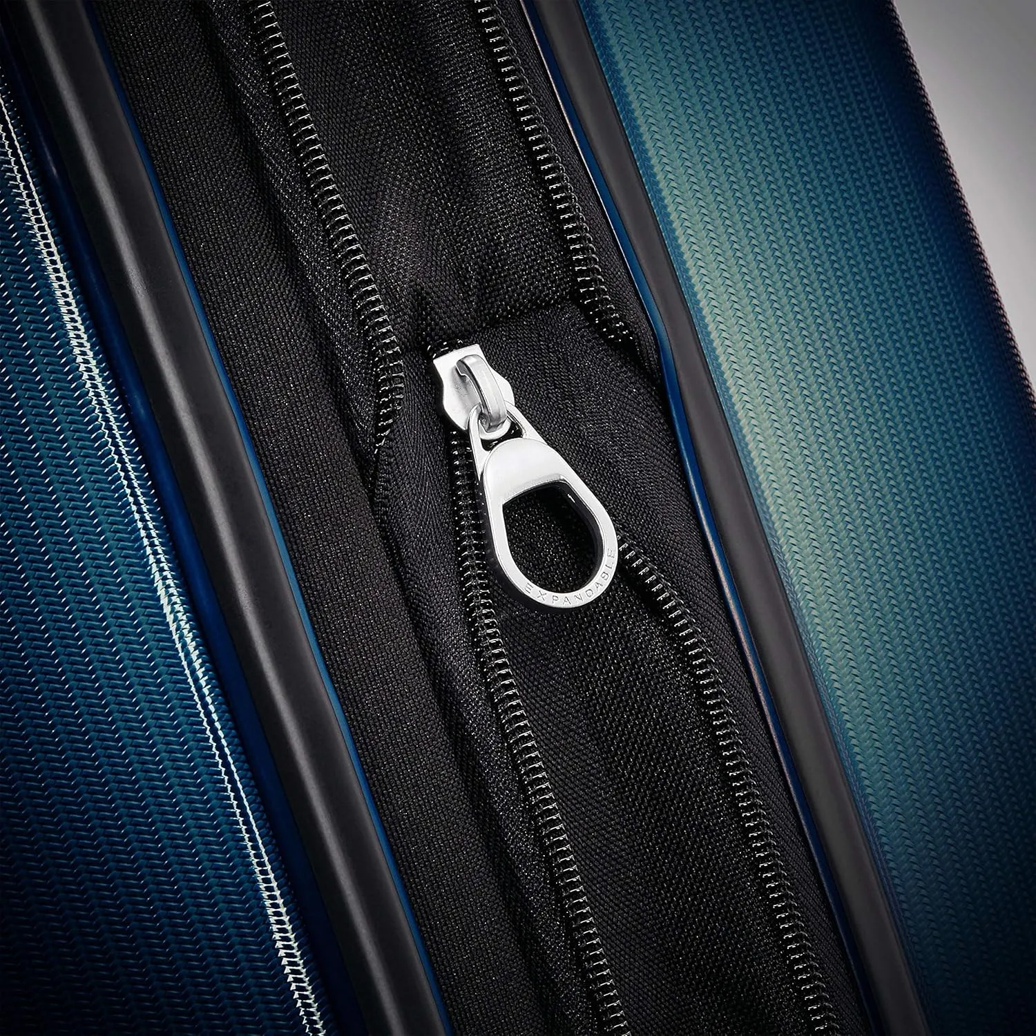 Samsonite Winfield 3 DLX Hardside Expandable Luggage with Spinners, Navy, Checked-Large 28-Inch
