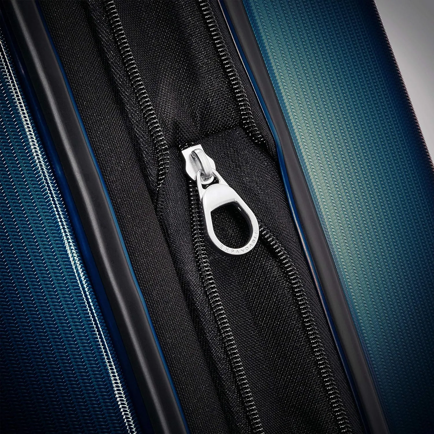 Samsonite Winfield 3 DLX Hardside Expandable Luggage with Spinners, Navy, Checked-Medium 25-Inch