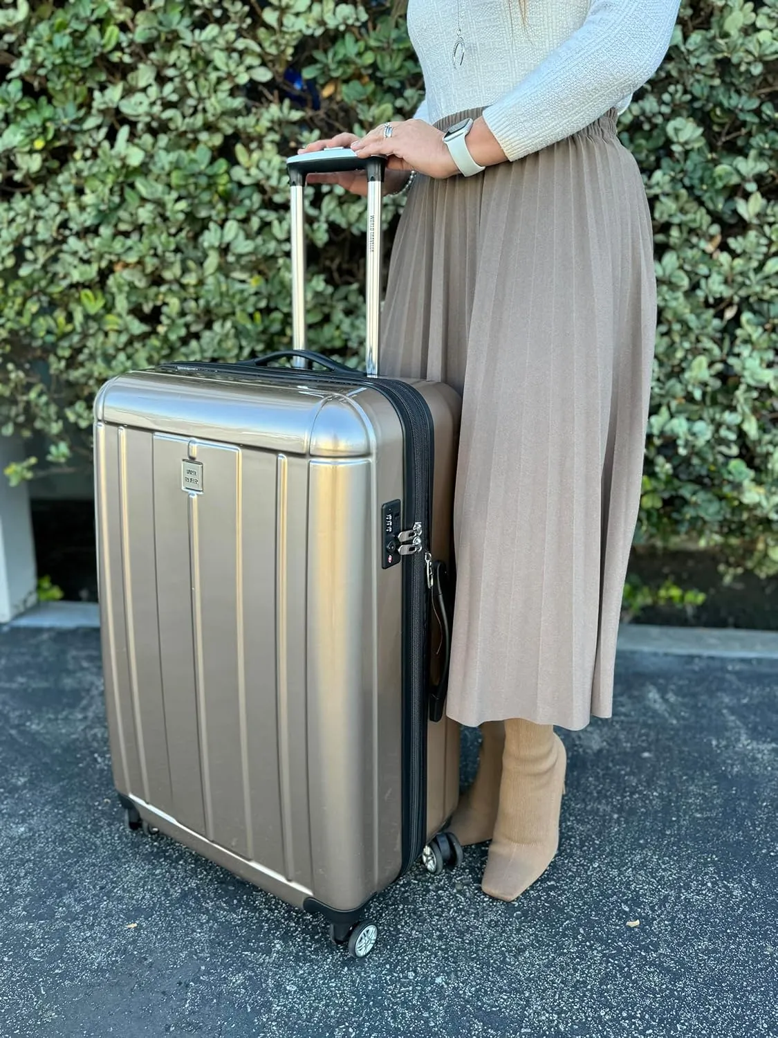 World Traveler Contour Lightweight Polycarbonate Hardside Expandable Spinner Luggage with TSA Lock, Champagne, 2-Piece Set(20in,24in)